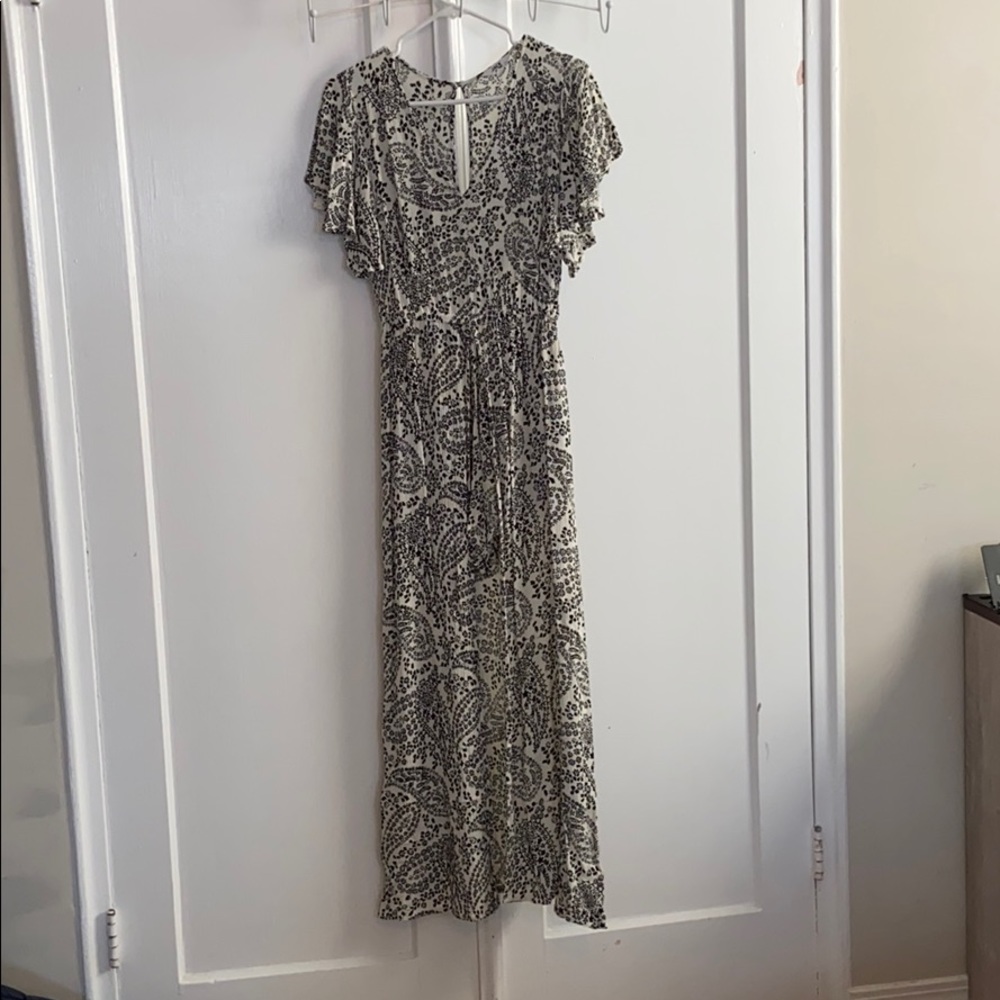 Fluttersleeve dress - open front with shorts